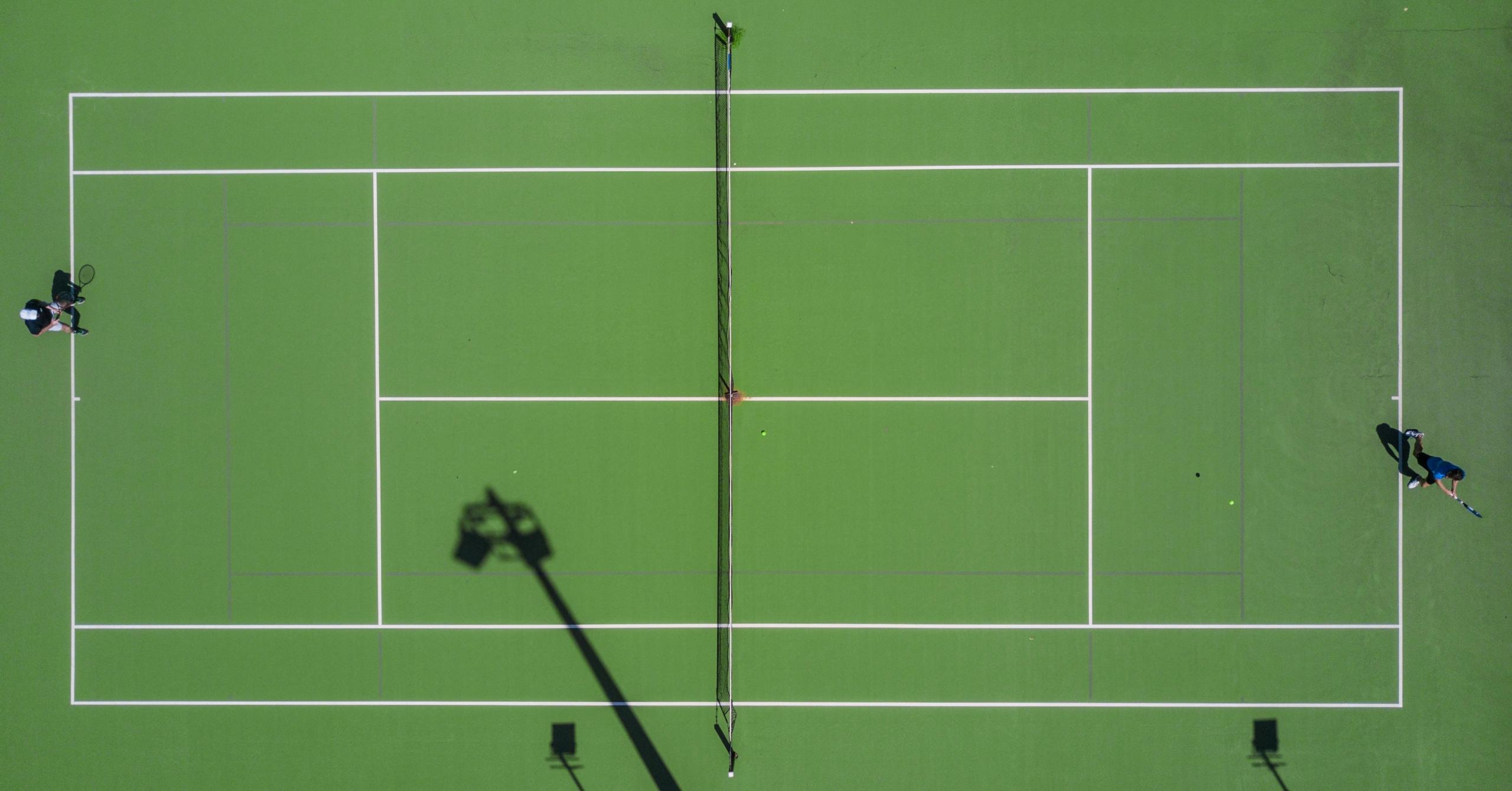A bird's eye view of a tennis court