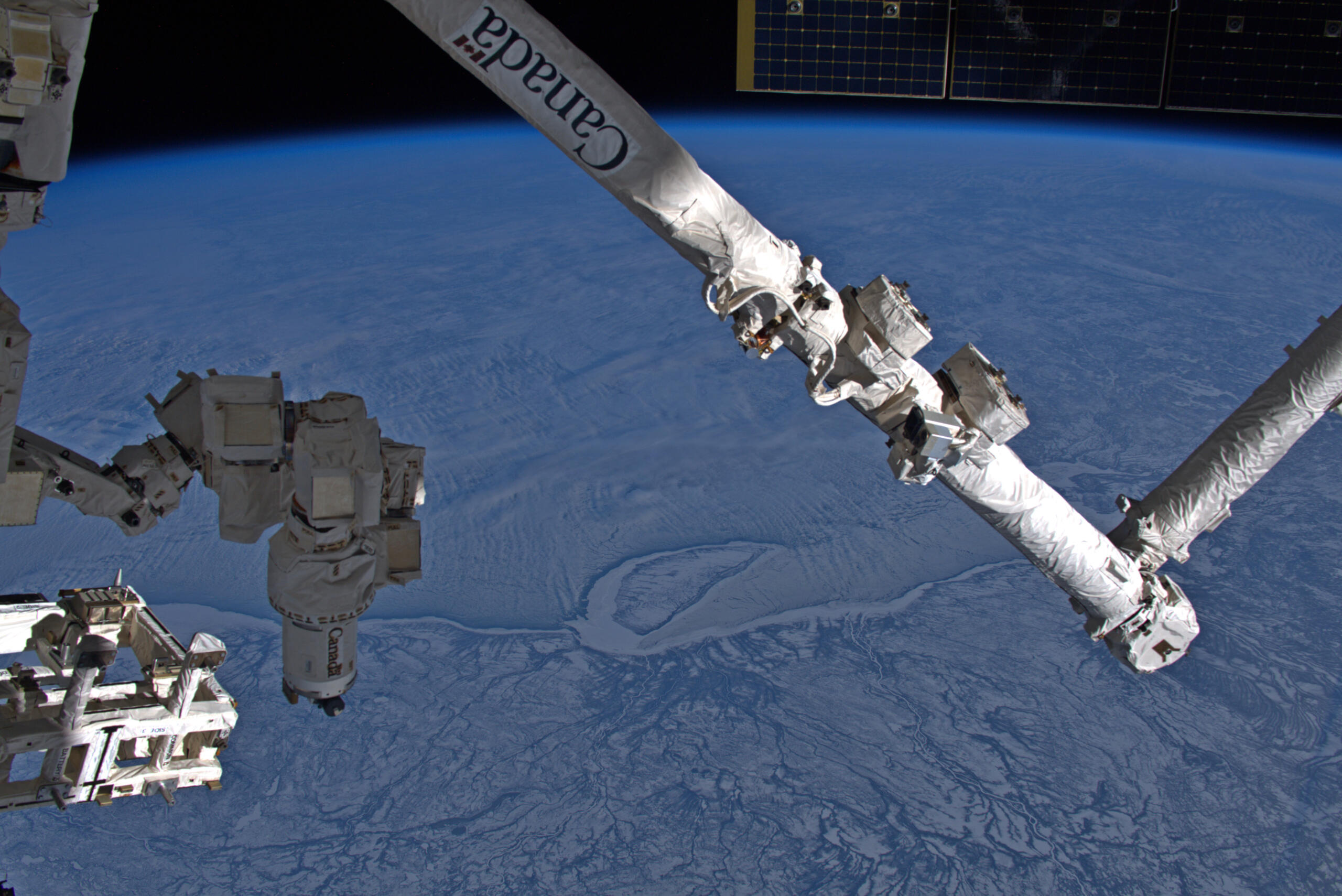 The iconic image of the Canadarm, with its iconic “Canada” logo protruding into the vast expanse of space, is one that is synonymous with space exploration and groundbreaking engineering.