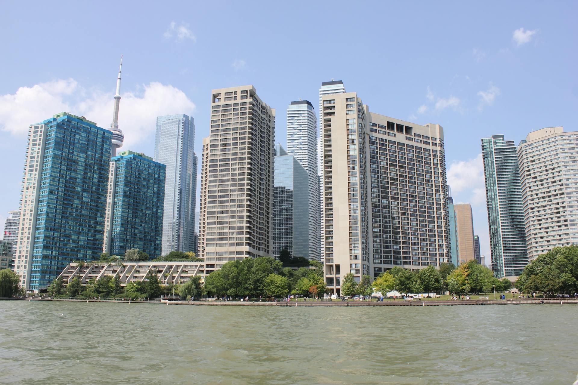 Scenic Toronto Skyline Featuring CN Tower.