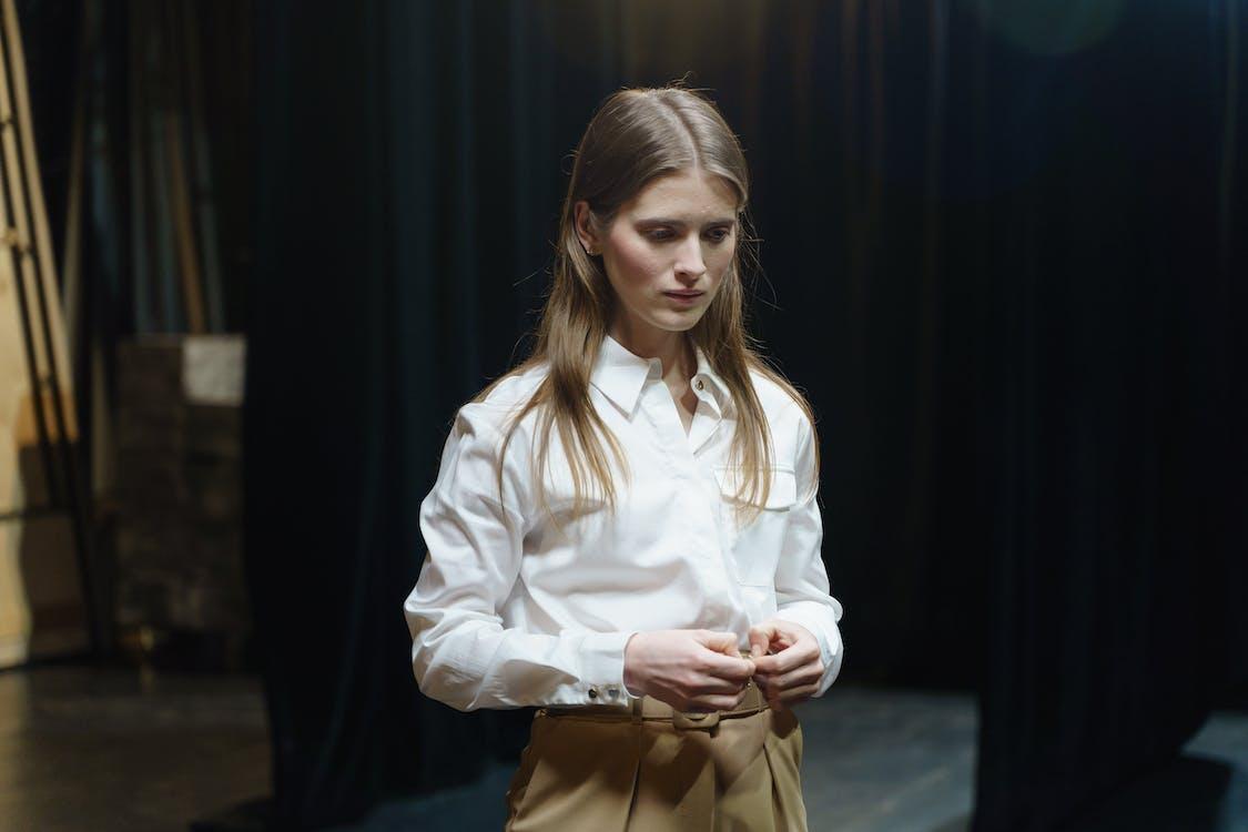 A female actor giving a performance.