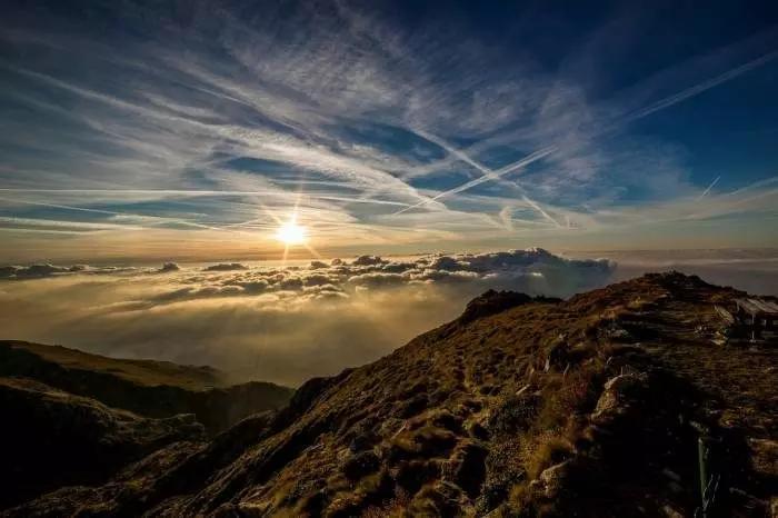 horizon over mountain