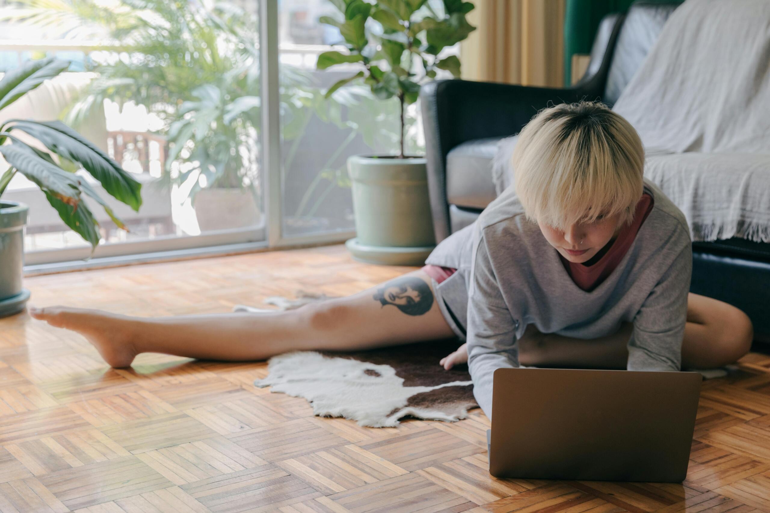 A woman facing a laptop