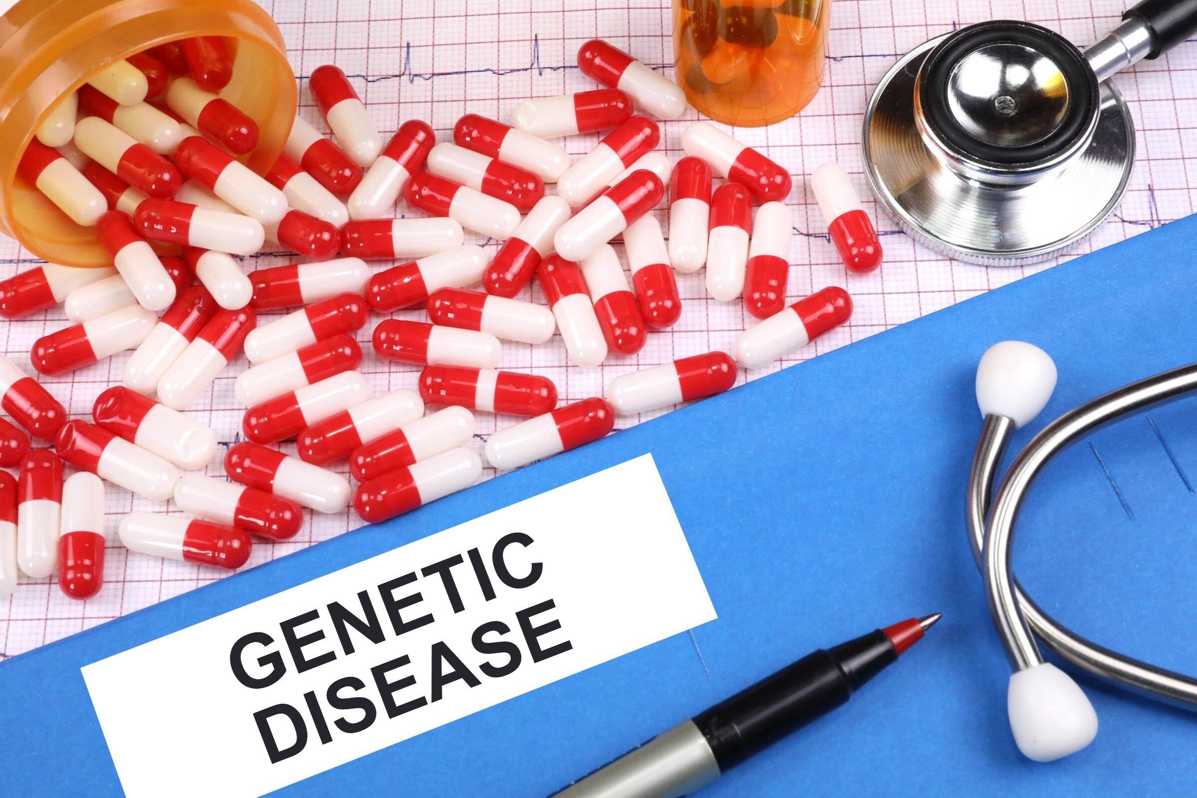 Capsules, stethoscope, and label “Genetic Disease”