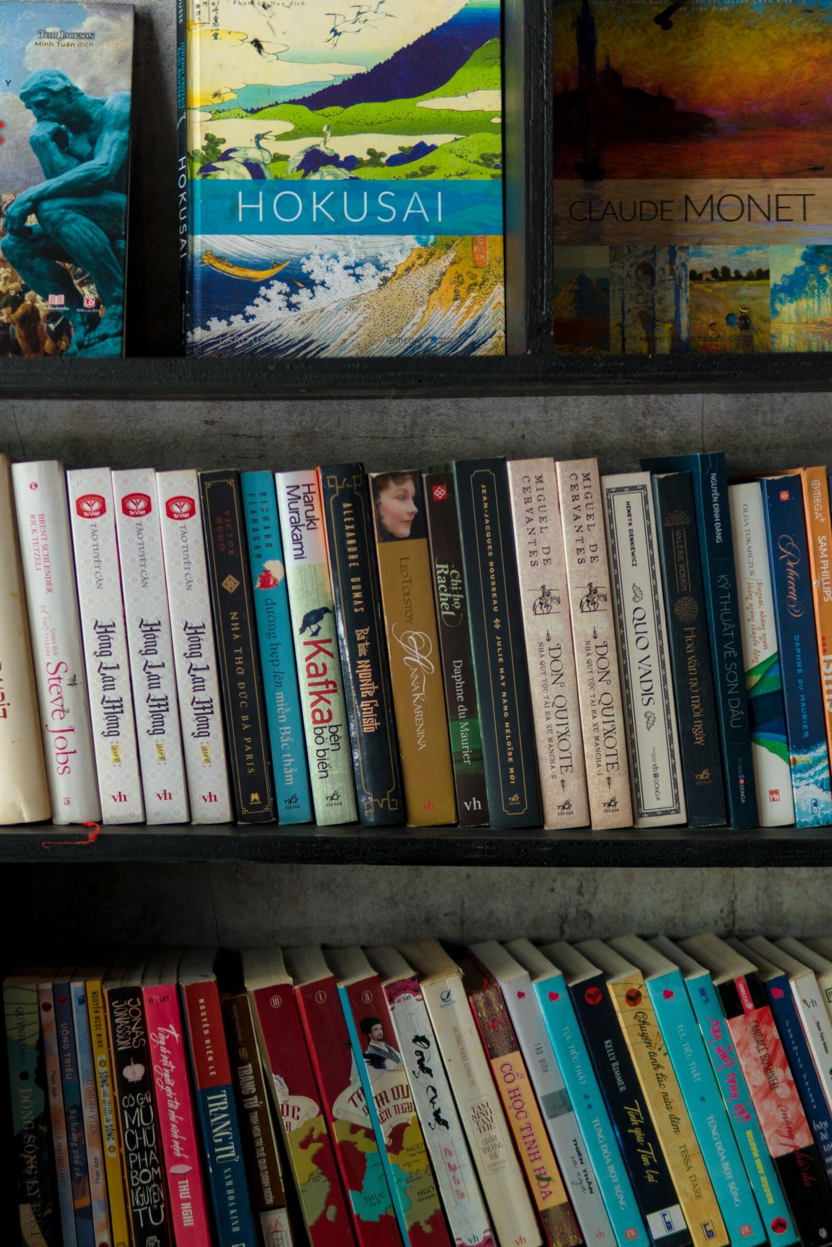 a library shelf containing classic pieces of literature that might be used on an exam. Source: Pexels.