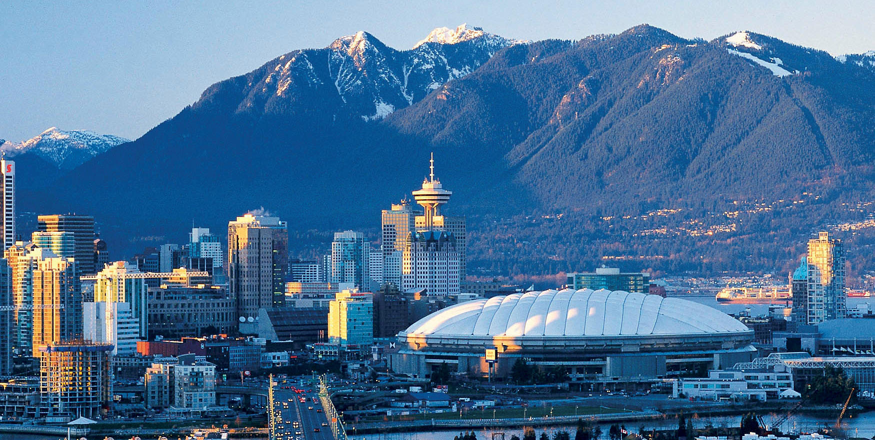 Partir à Vancouver pour apprendre à parler anglais.