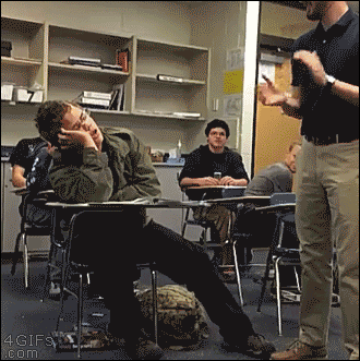 Travailler en groupe avant de passer le bac en maths.