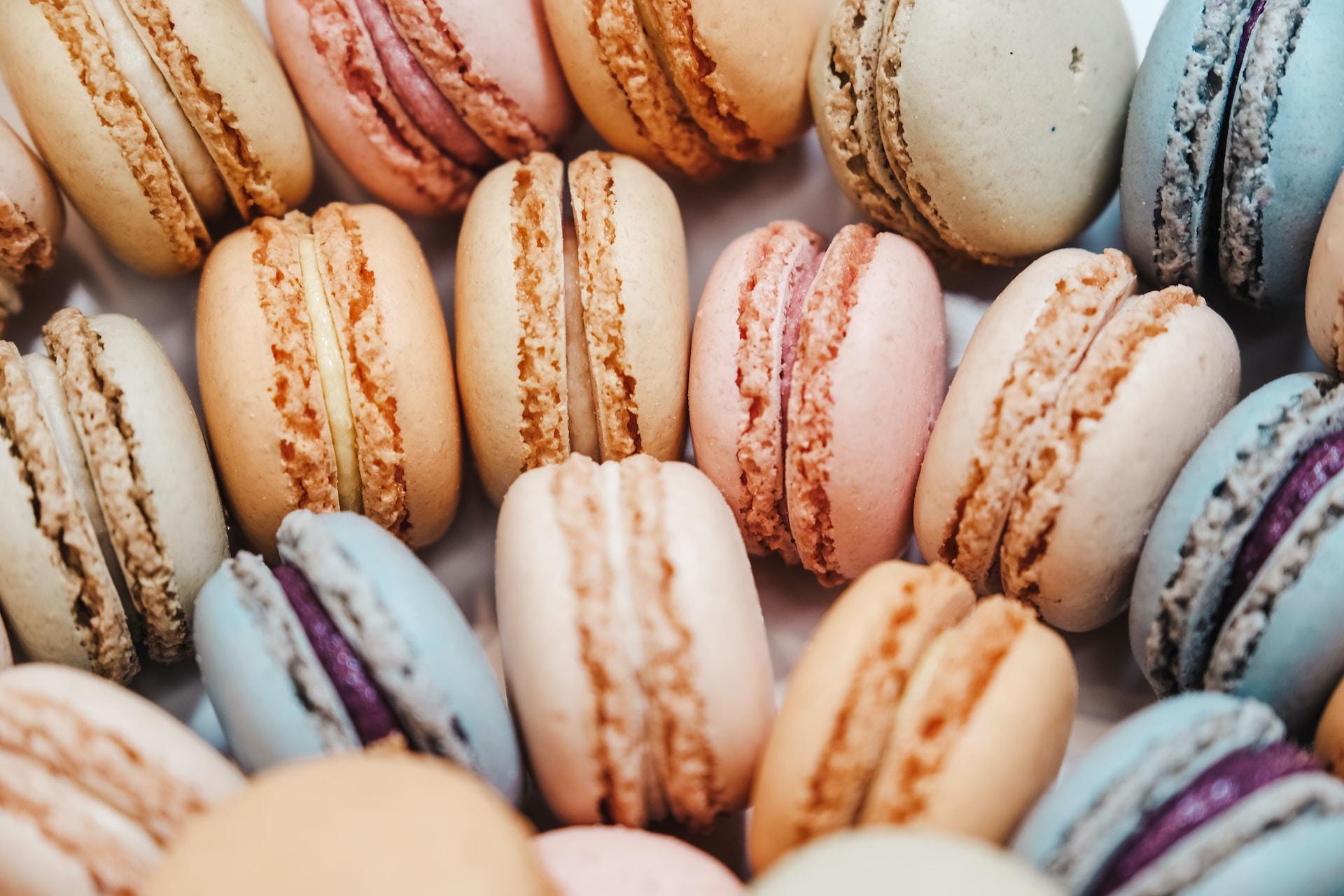 Des macarons.