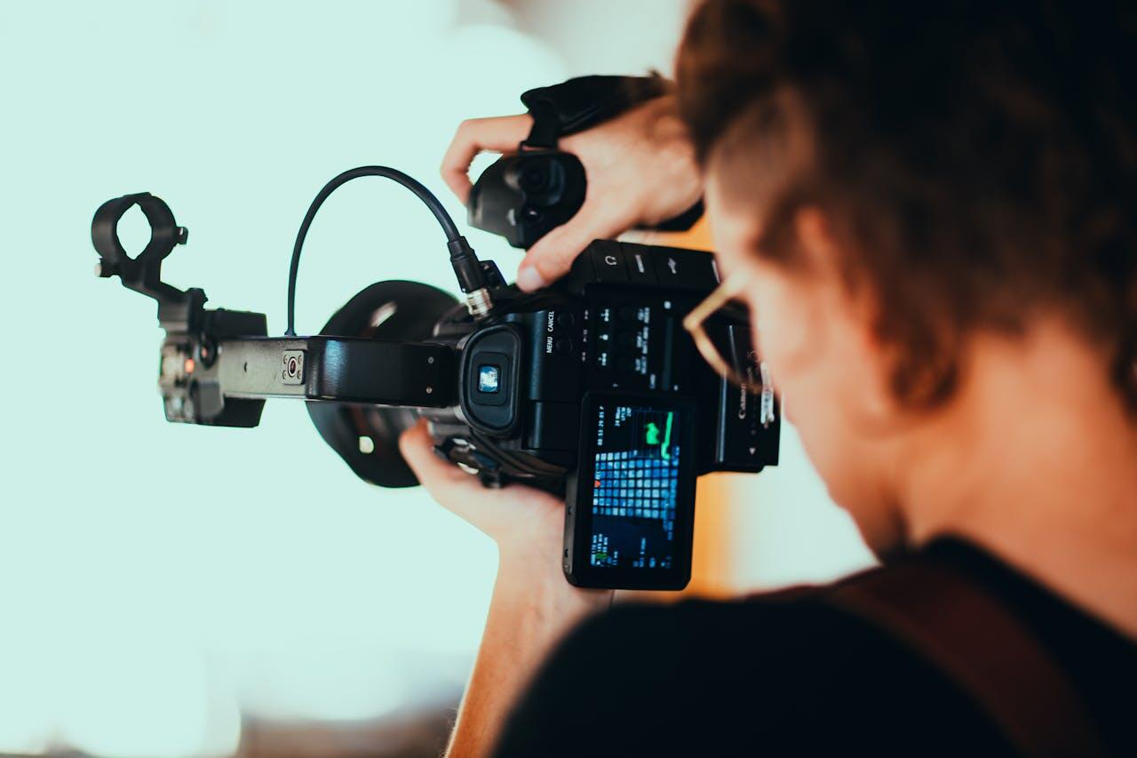 journaliste filmant