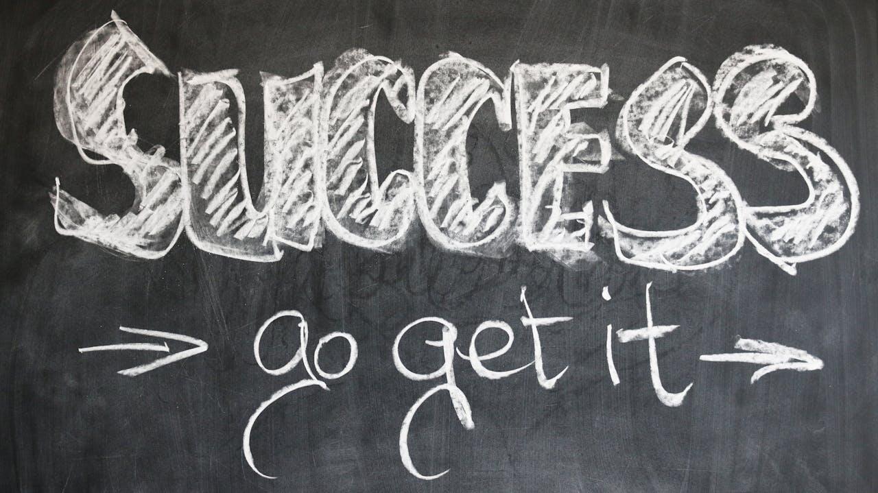 tableau noir avec ecrit success