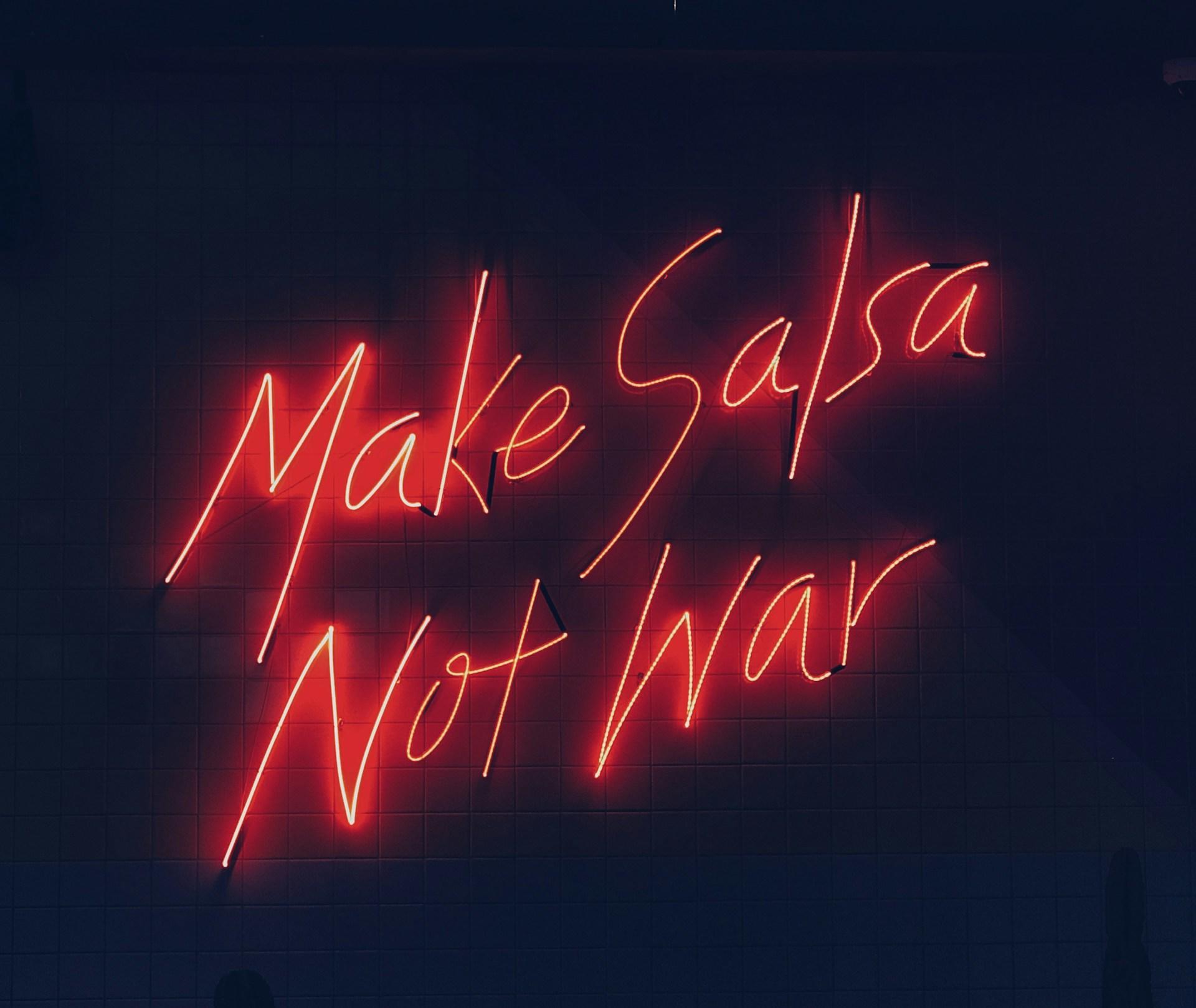 message en anglais Make Salsa Not War
