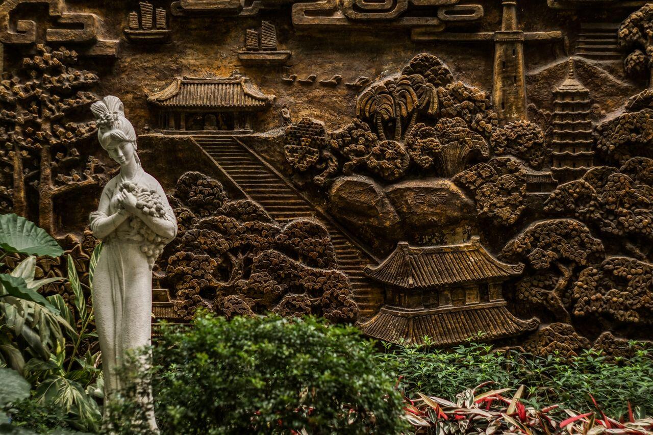 statue dans un jardin chinois