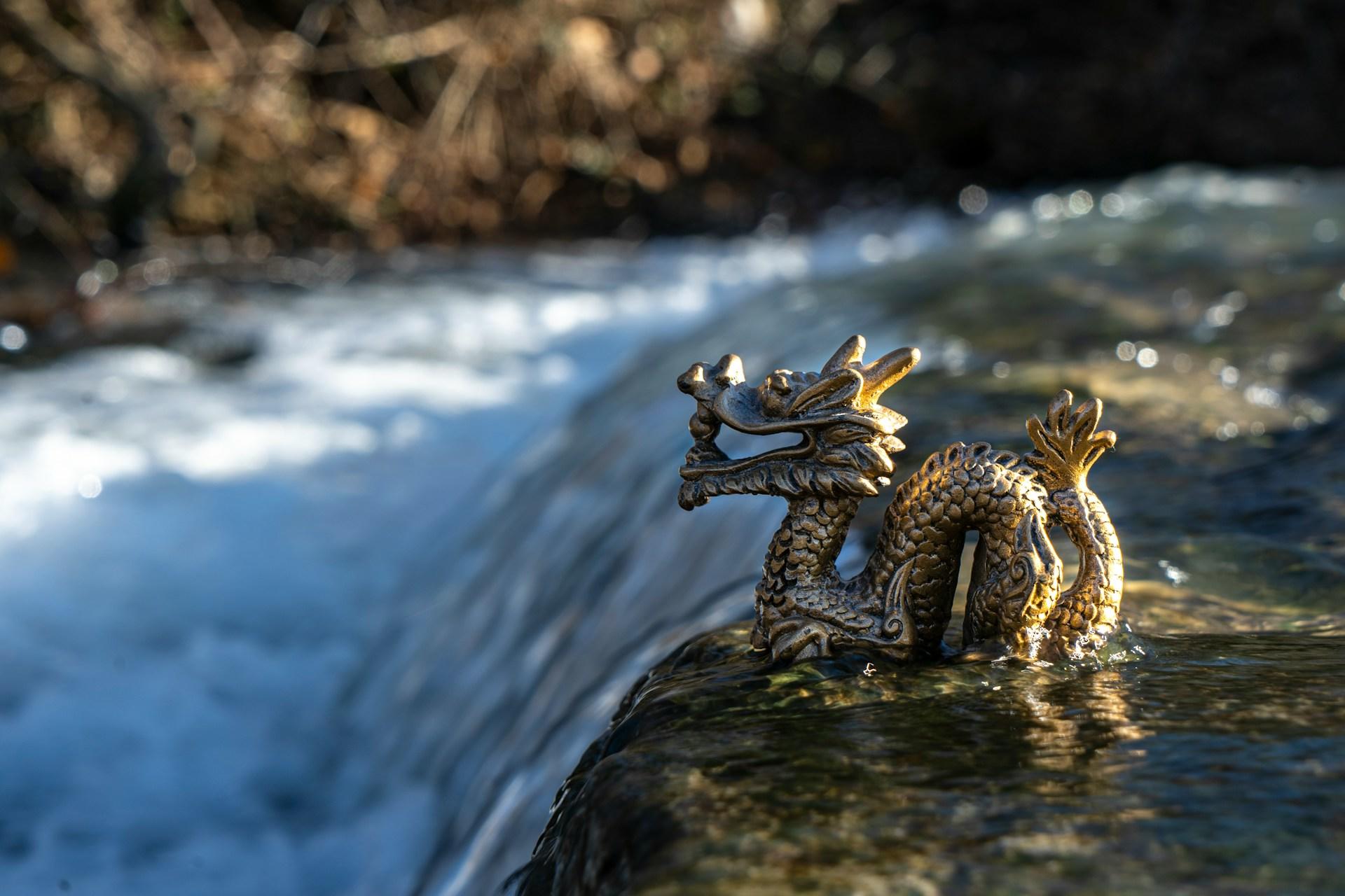 dragon dans une rivière