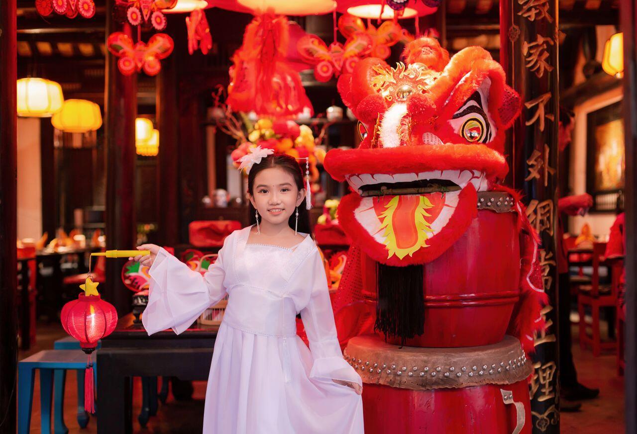 enfant chinoise au nouvel an