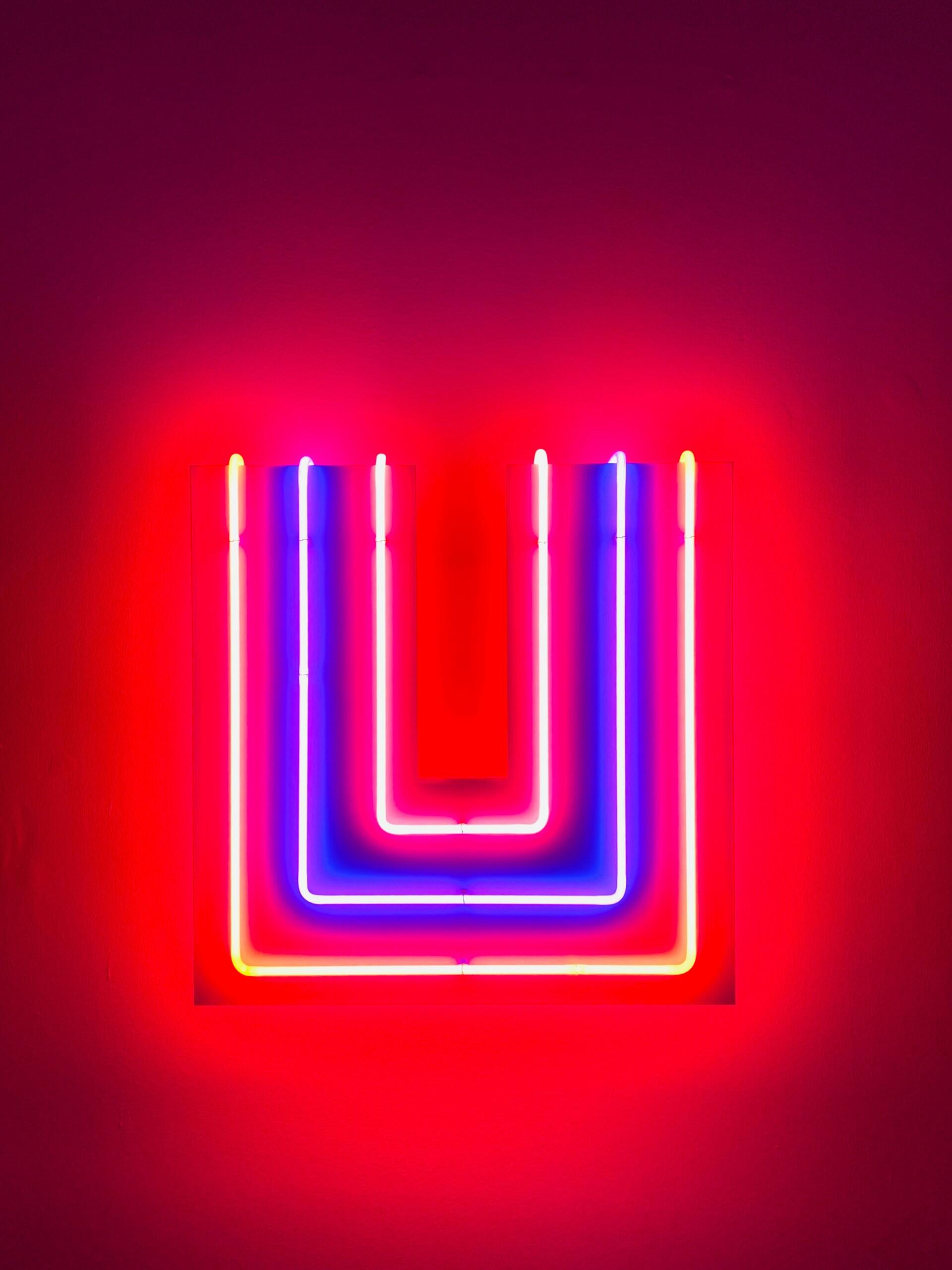 lettre U au mur
