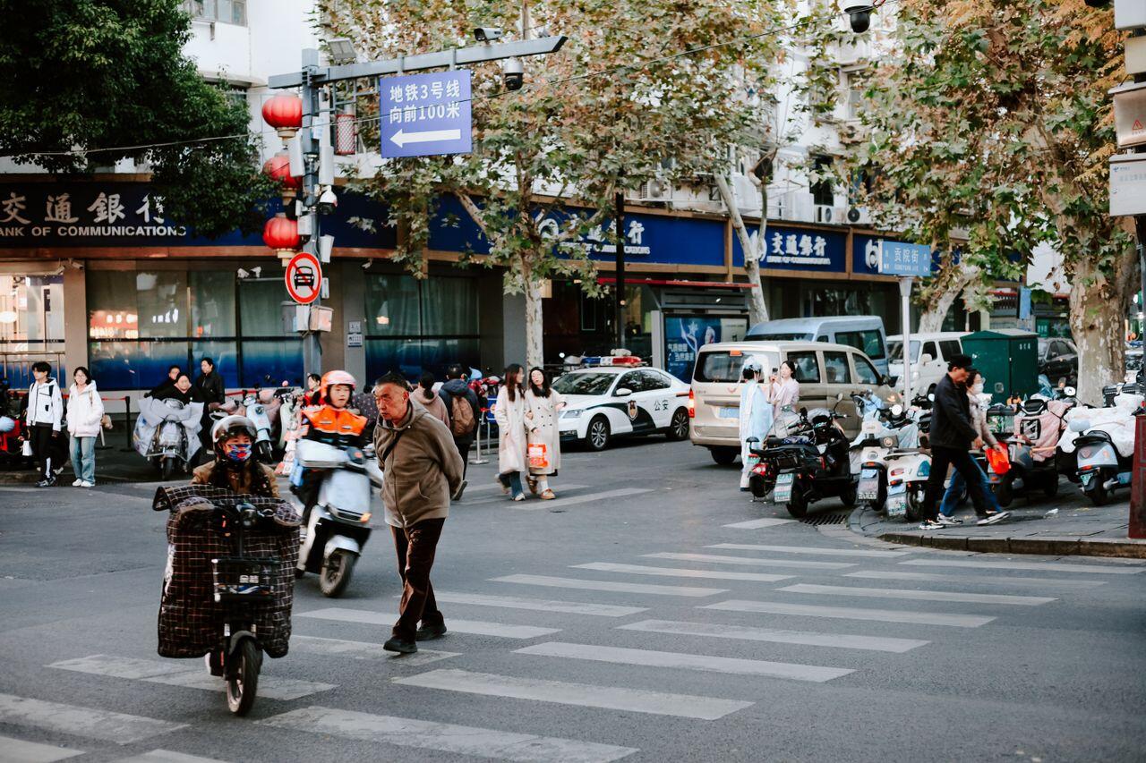ville chinoise avec sa population grouillante