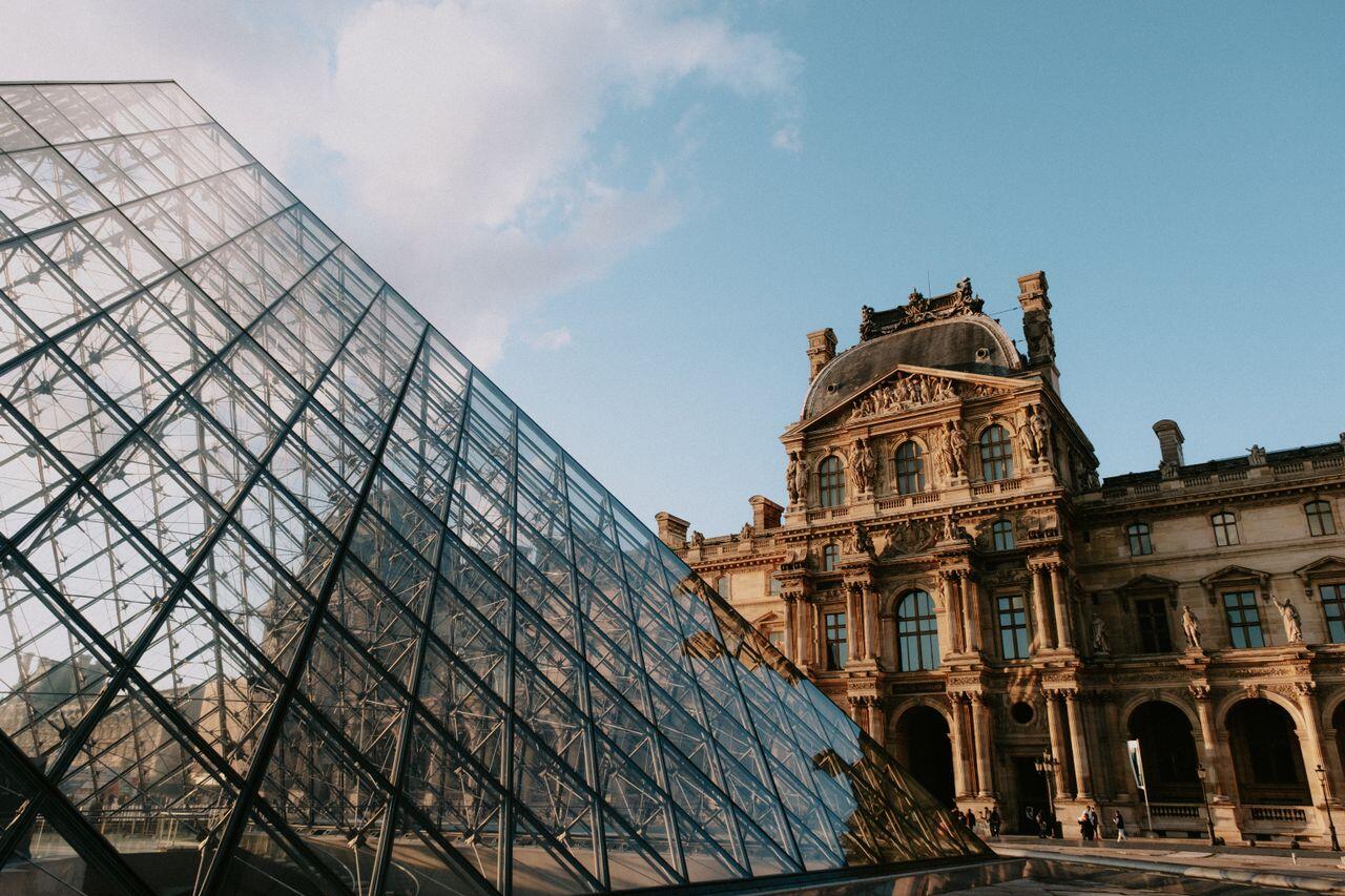 vue de la pyramide du louvre
