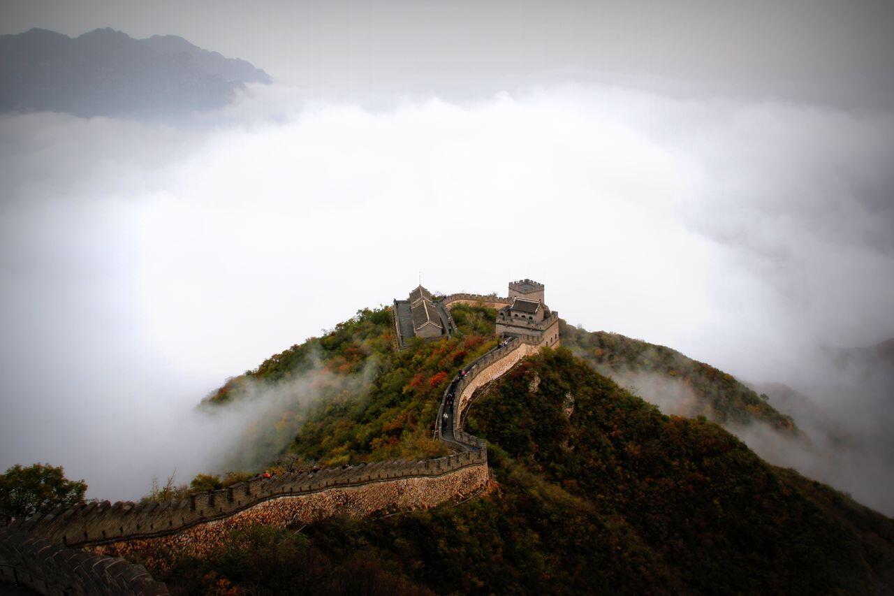 brume et brouillard autour de la muraille de chine