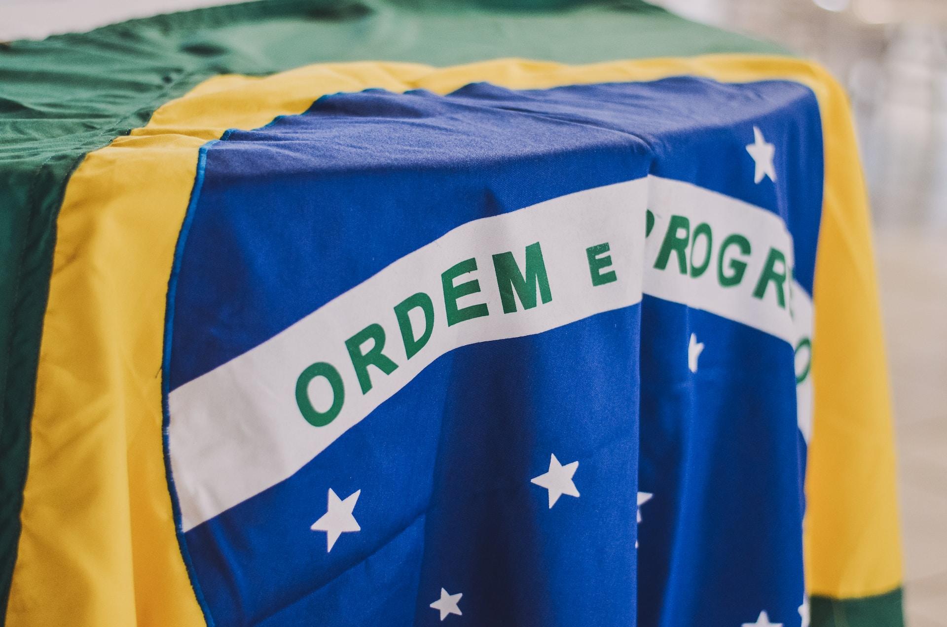 Brésil drapeau local jaune et bleu