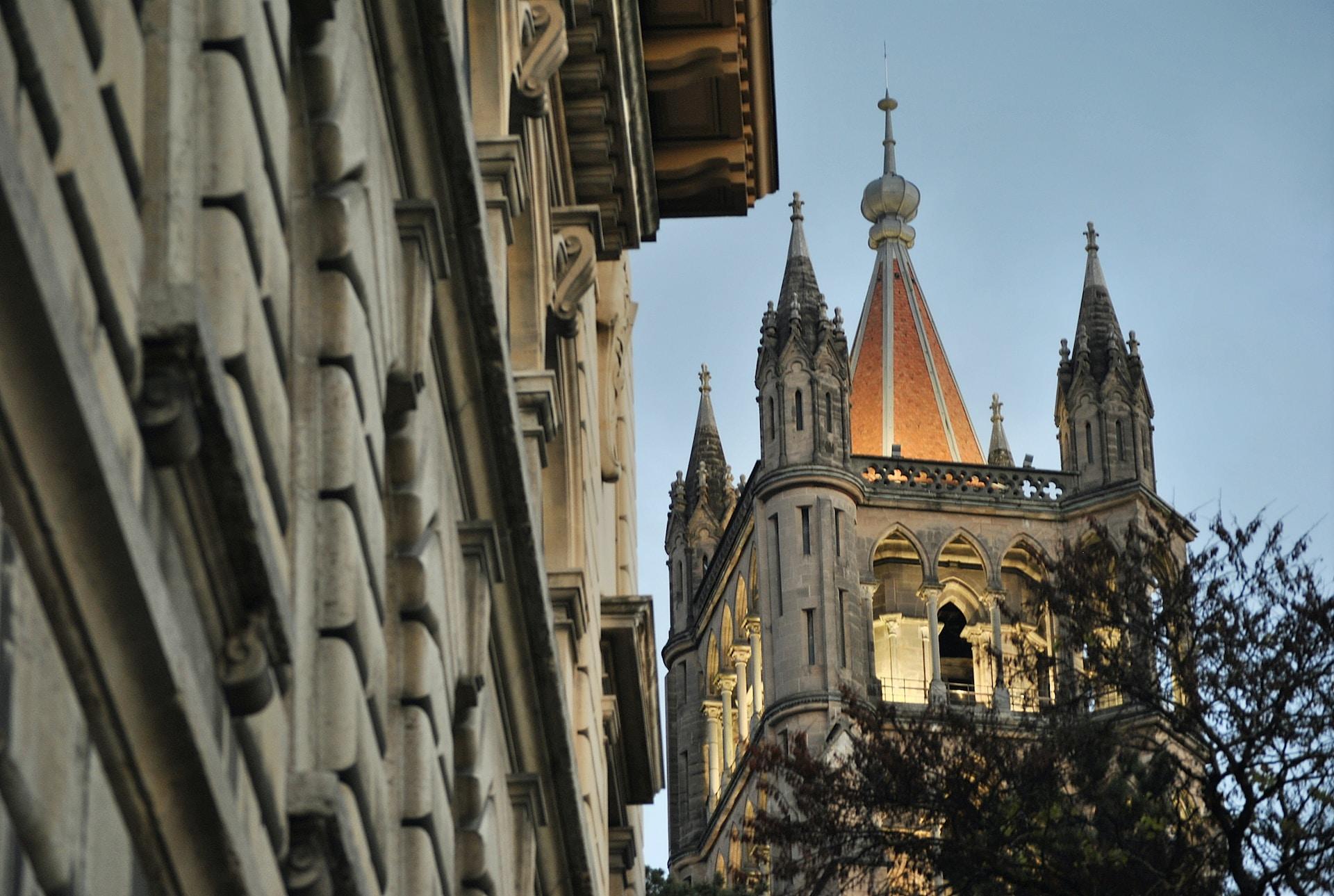 vue d'en bas de la cathédrale de Lausanne