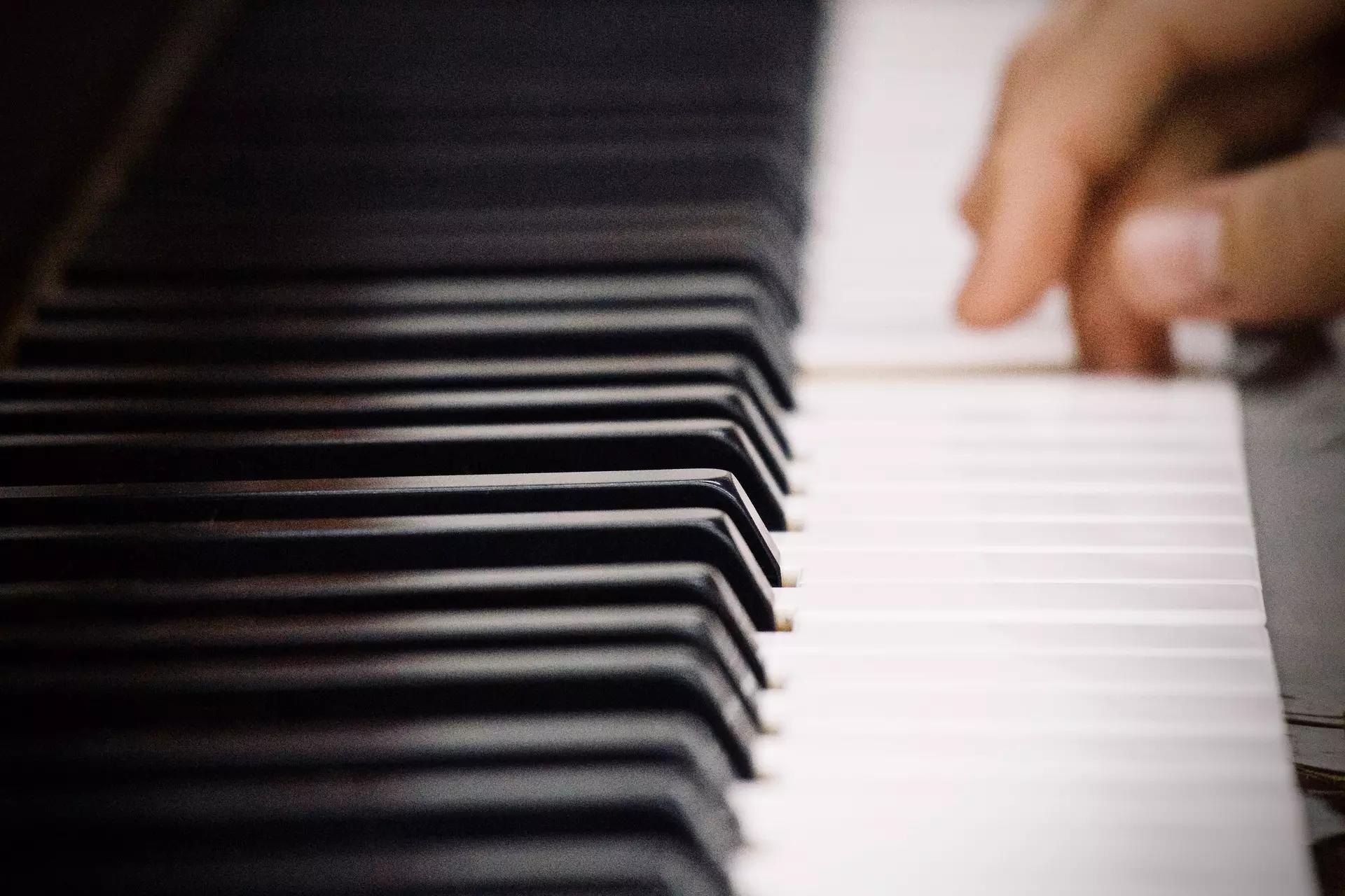 Où prendre une leçon de piano en Suisse romande ?
