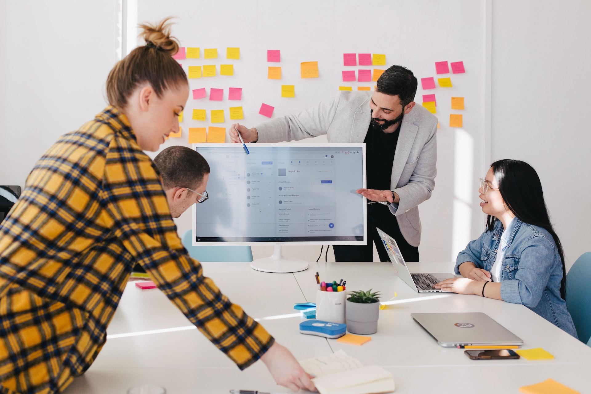 une présentation devant un groupe de travail