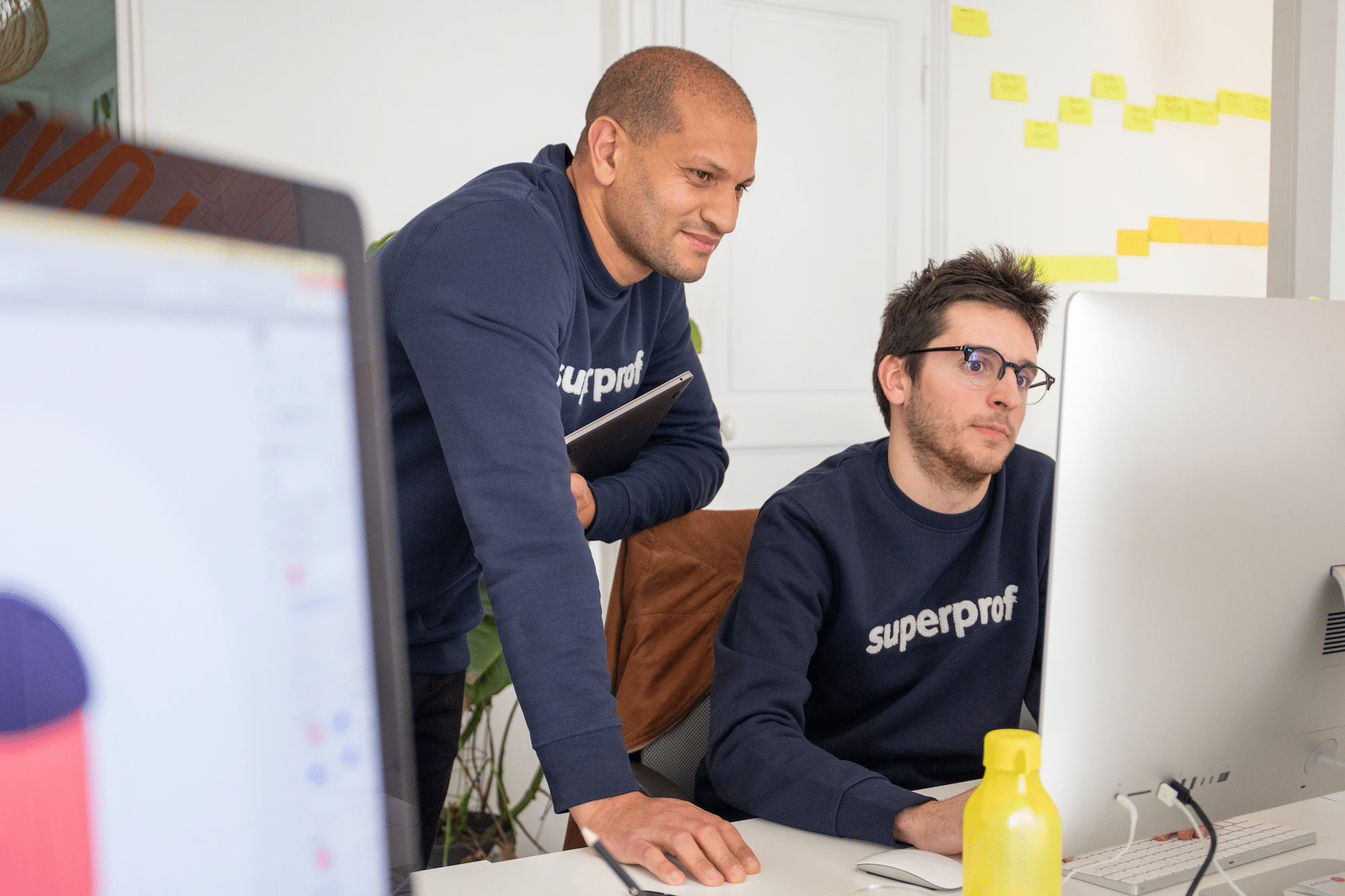 Collegues en train de travailler chez Superprof
