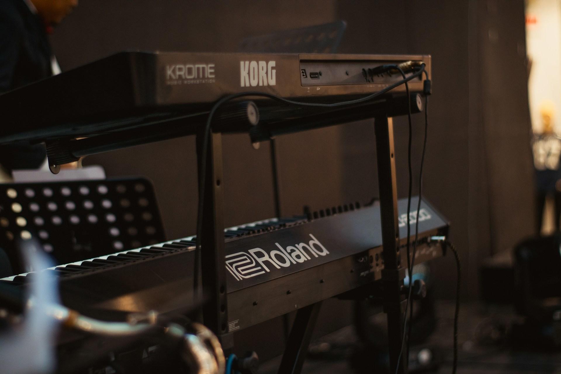 piano électrique dans une salle