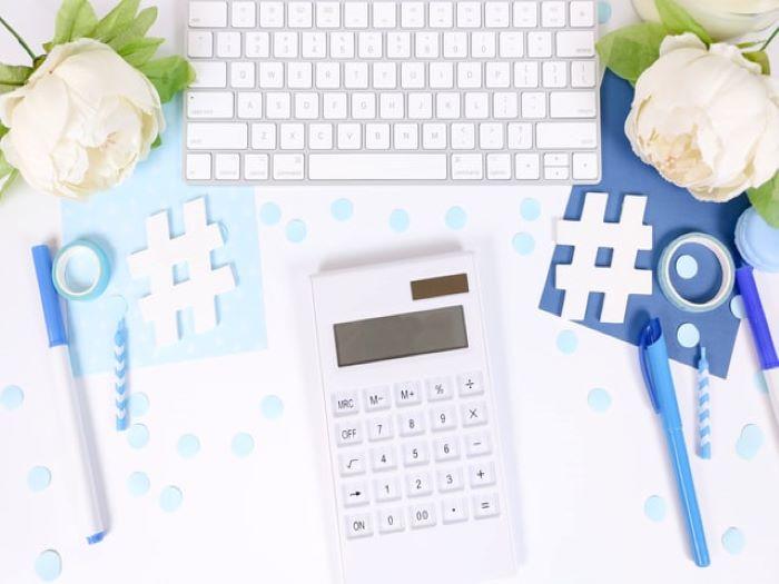 Calculatrice et clavier avec des hashtags