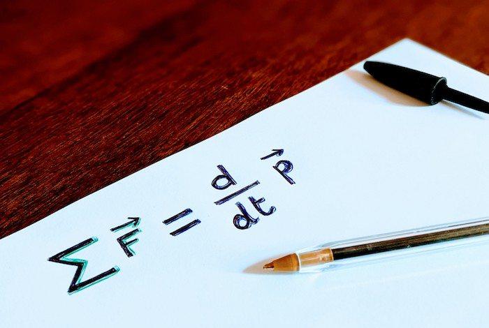 Une formule physique sur papier