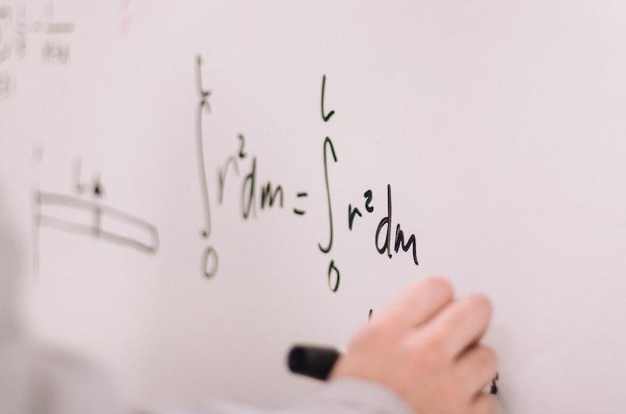Des signes mathématiques