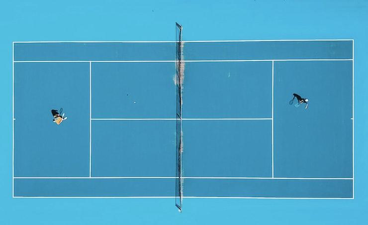 Un court de tennis vu du ciel