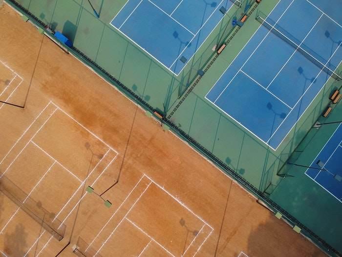 Des courts de tennis