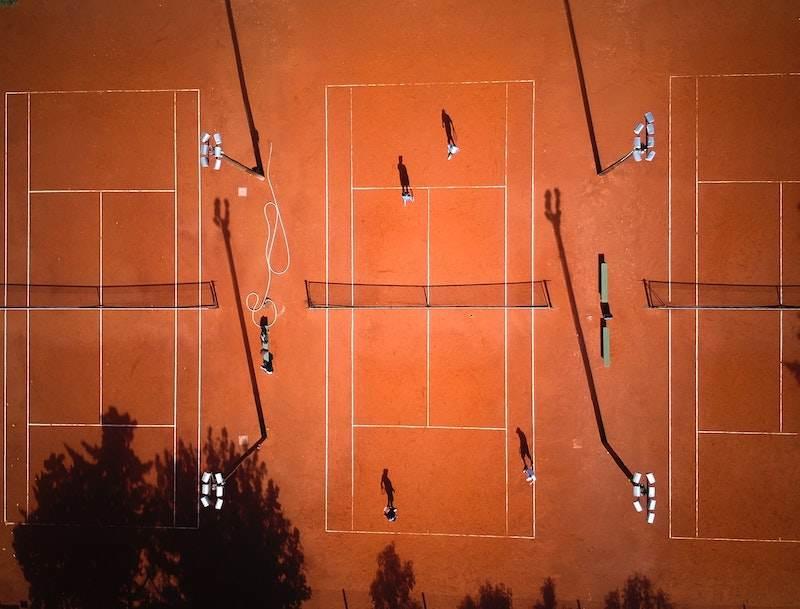 Des terrains de tennis en terre battue