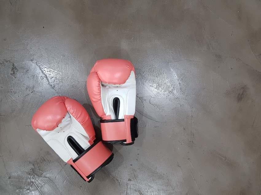 gants de boxe roses