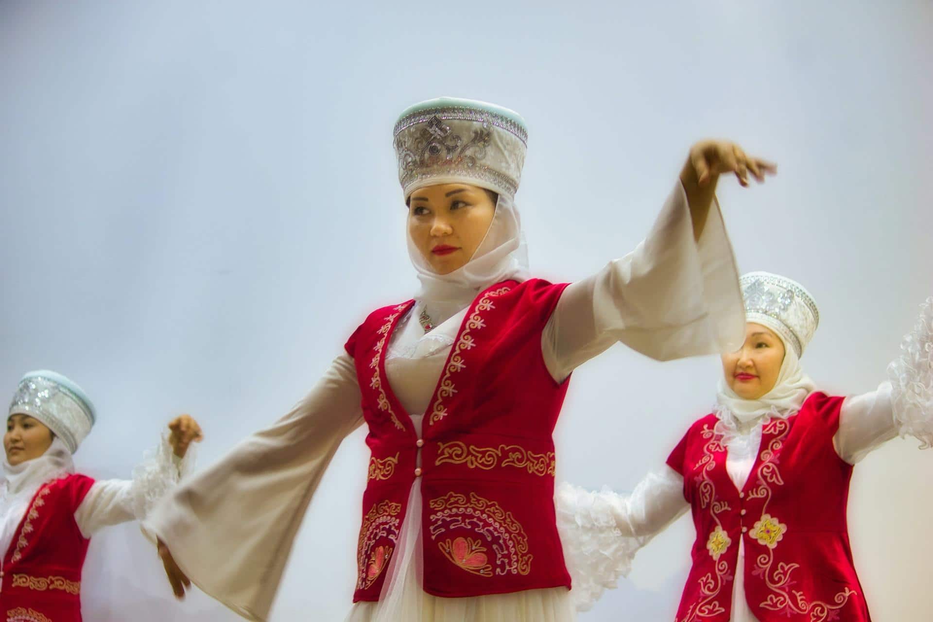 danse traditionnelle kirghize
