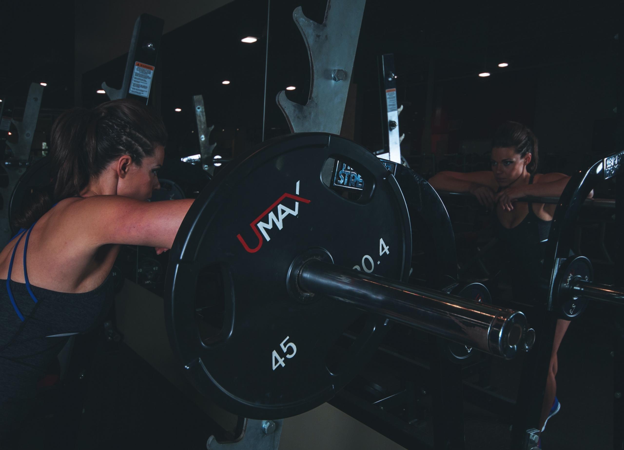 Cours en ligne, à la sport de sport, ou encore à domicile, un coach sportif peut dispenser des cours dans différents lieux !