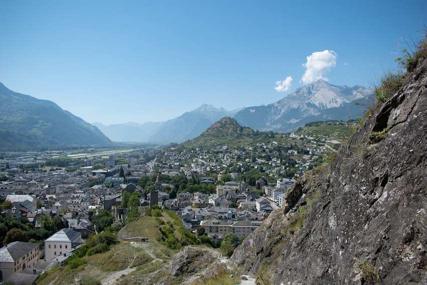 vue sur la ville de Sion en Suisse