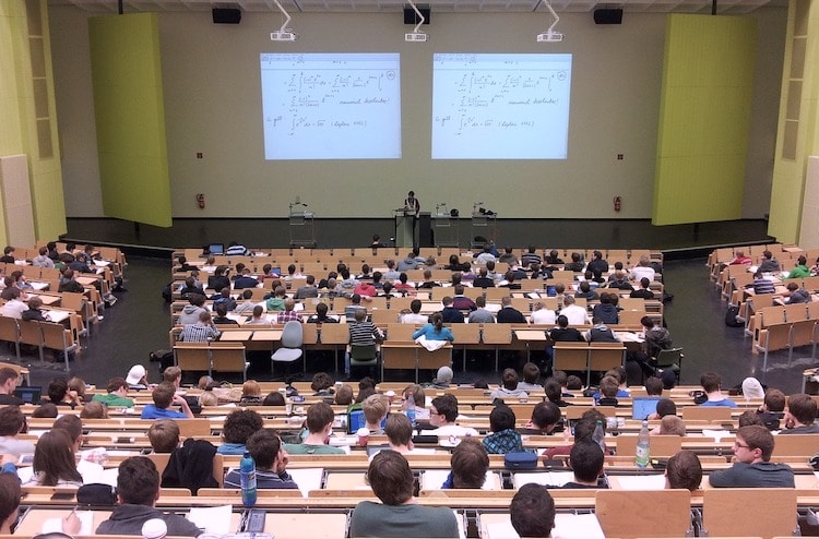 Un cours en amphithéatre