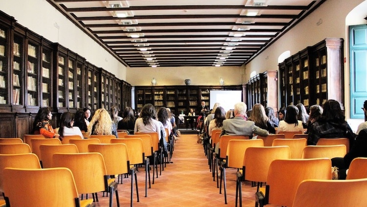 Un cours en auditorium
