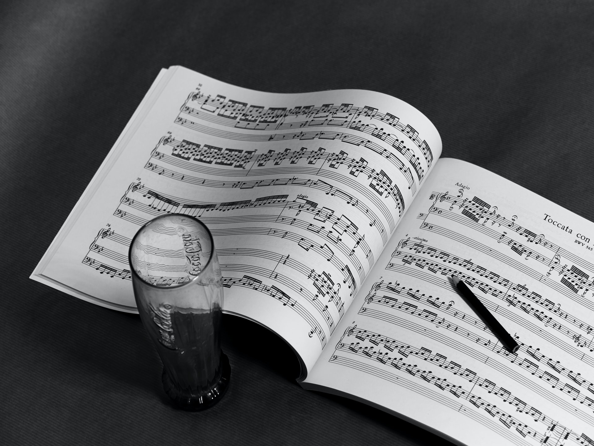 partition avec un verre de coca