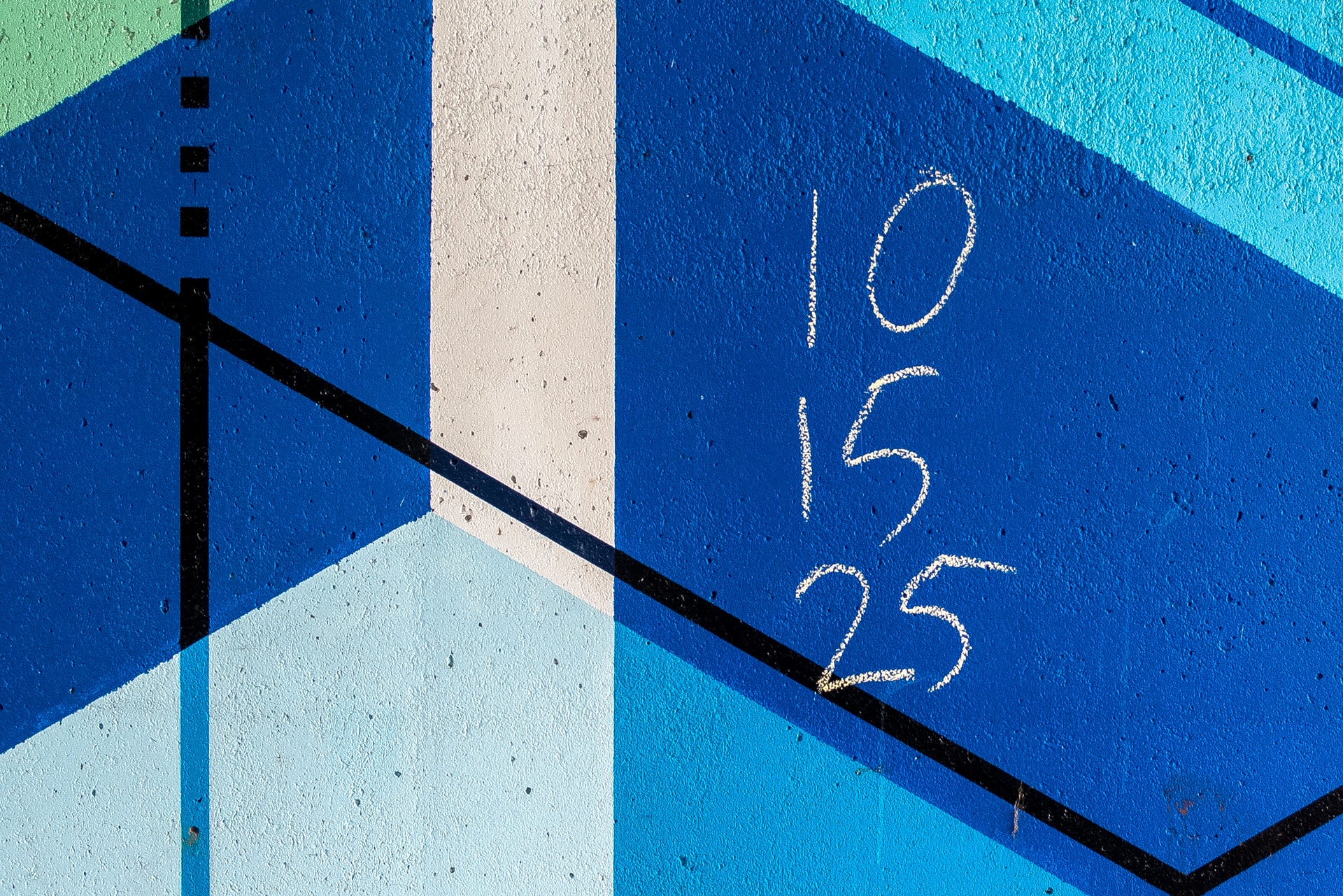 Formes géométriques bleues et numéros