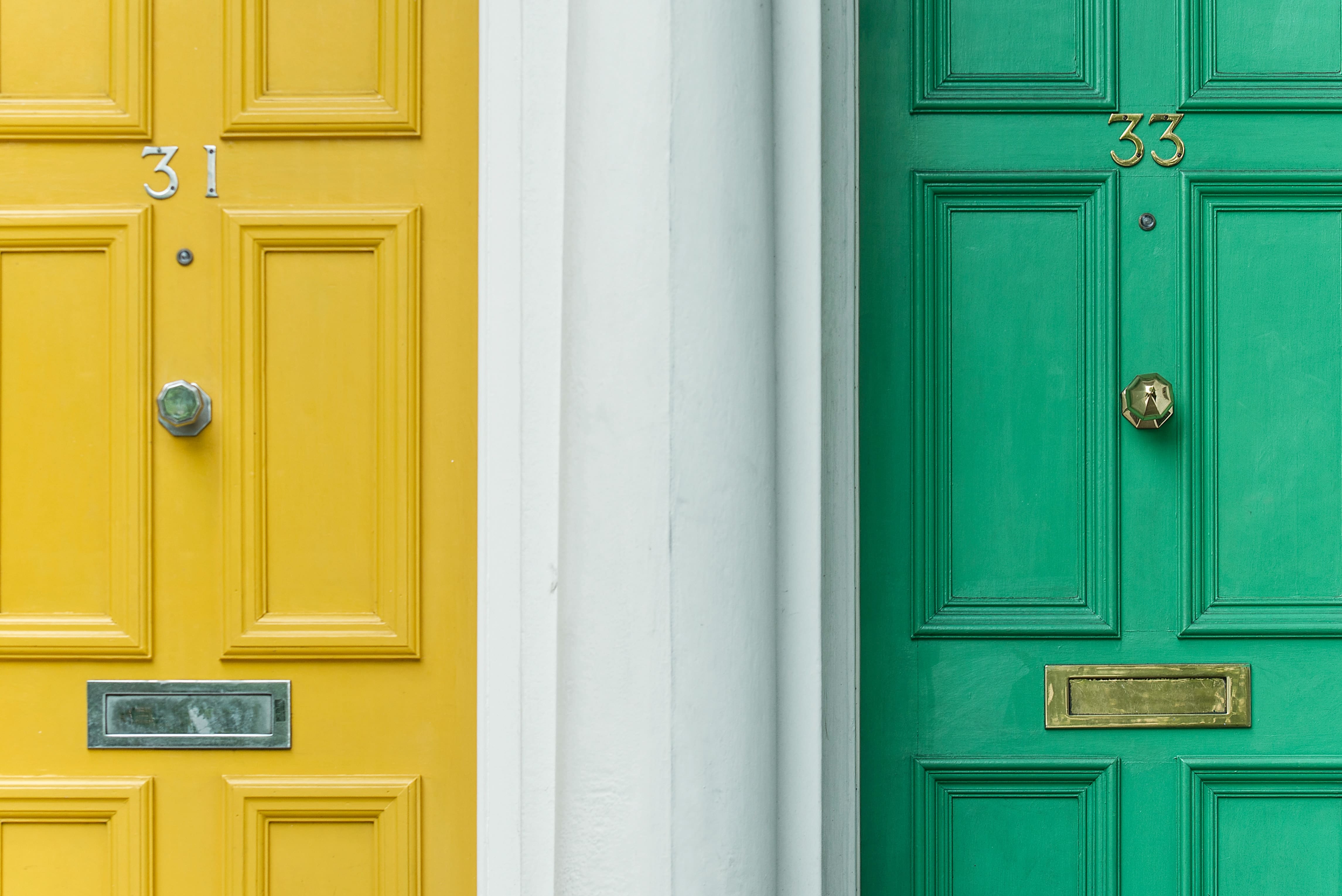 Porte jaune et verte