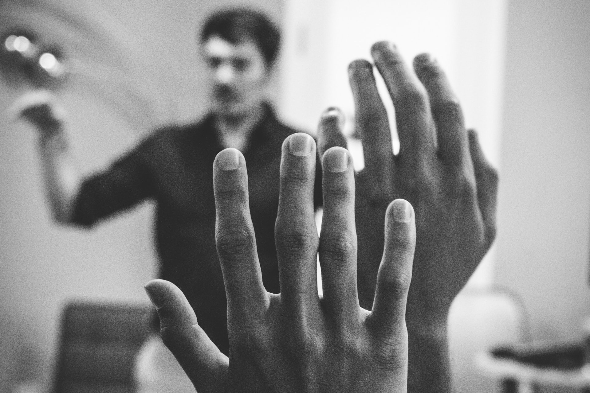 mains levées en classe p