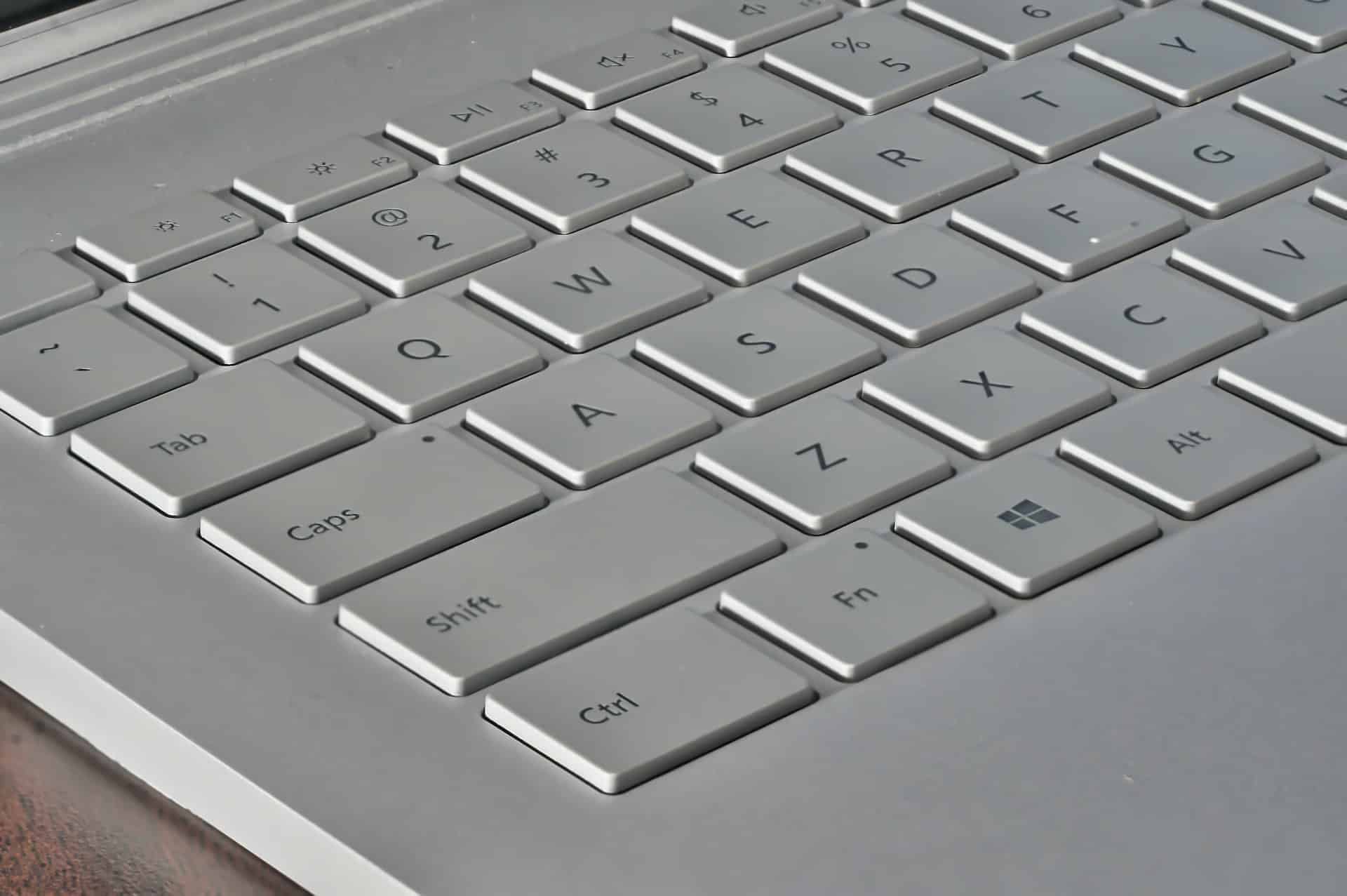 clavier d ordinateur blanc
