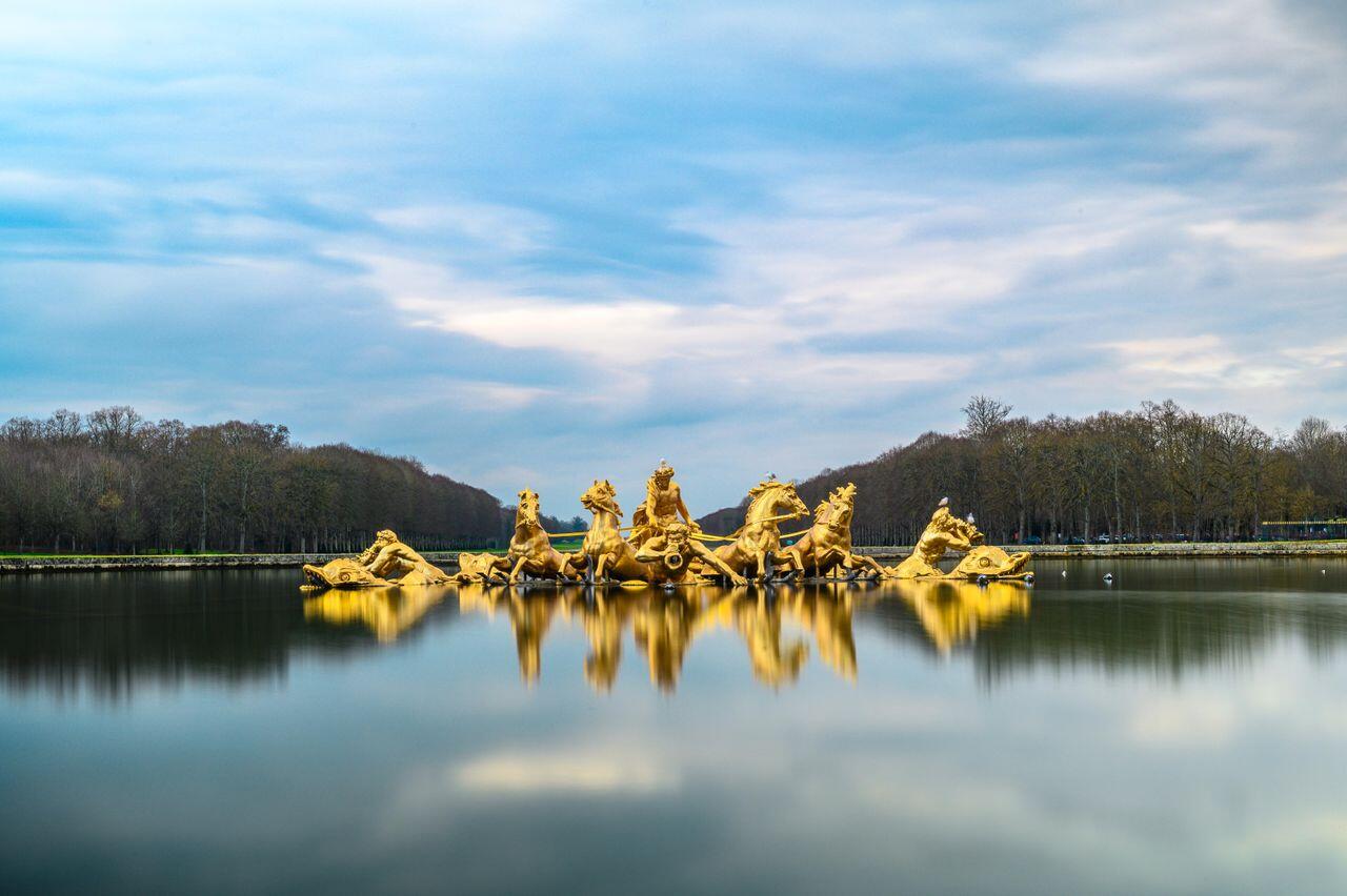 statues dorees eau versailles