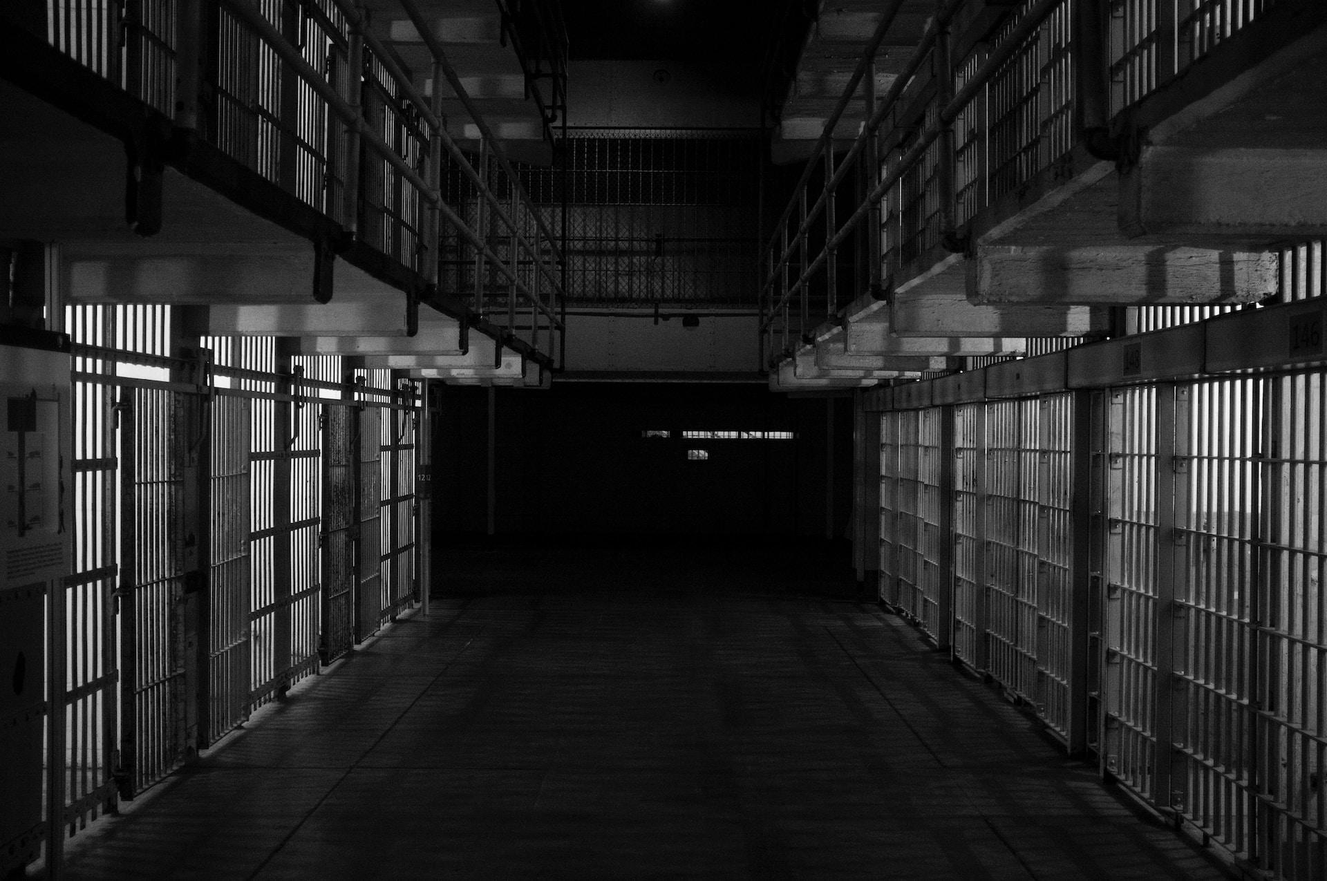 prison sombre pièce lugubre