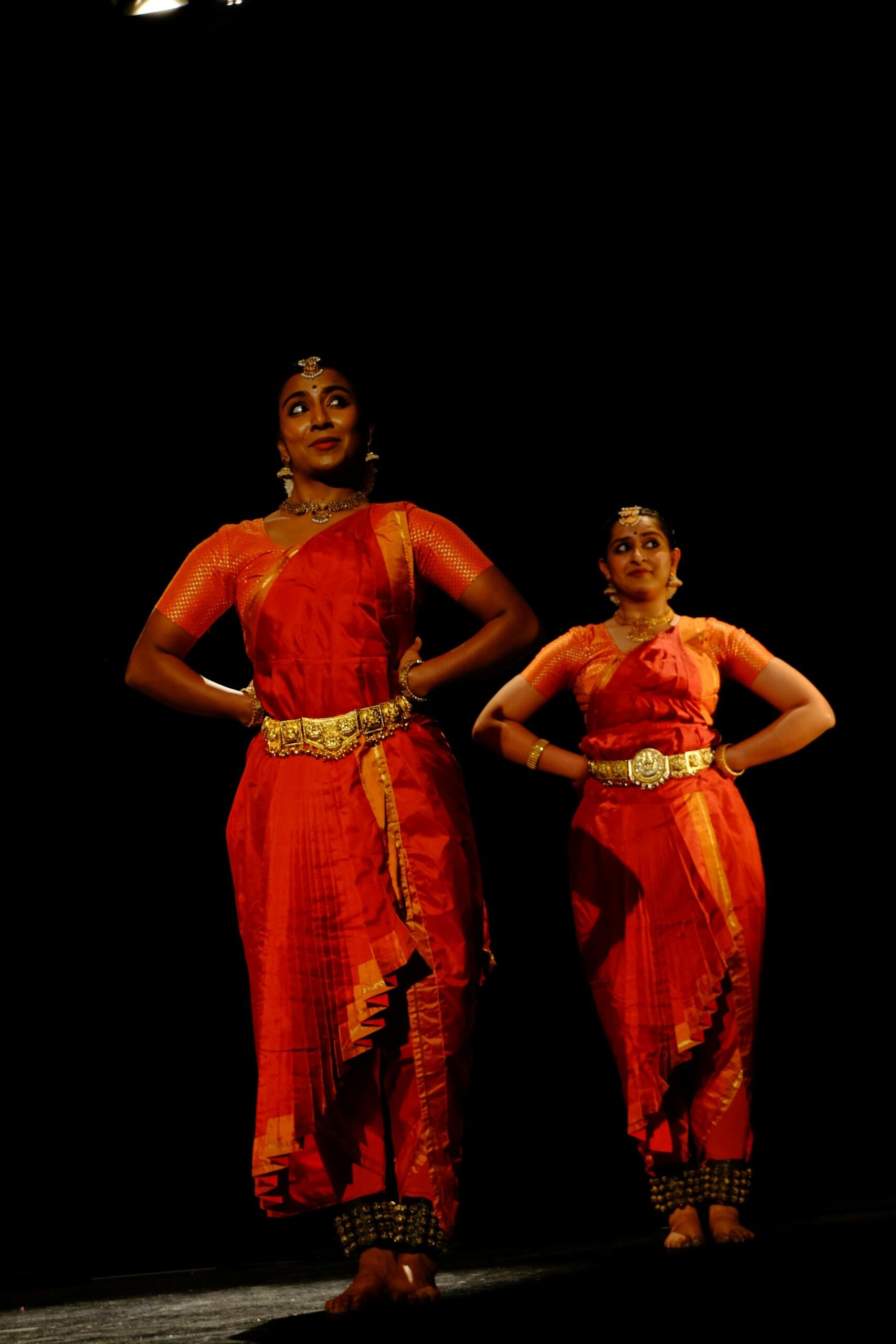 danse indienne deux femmes