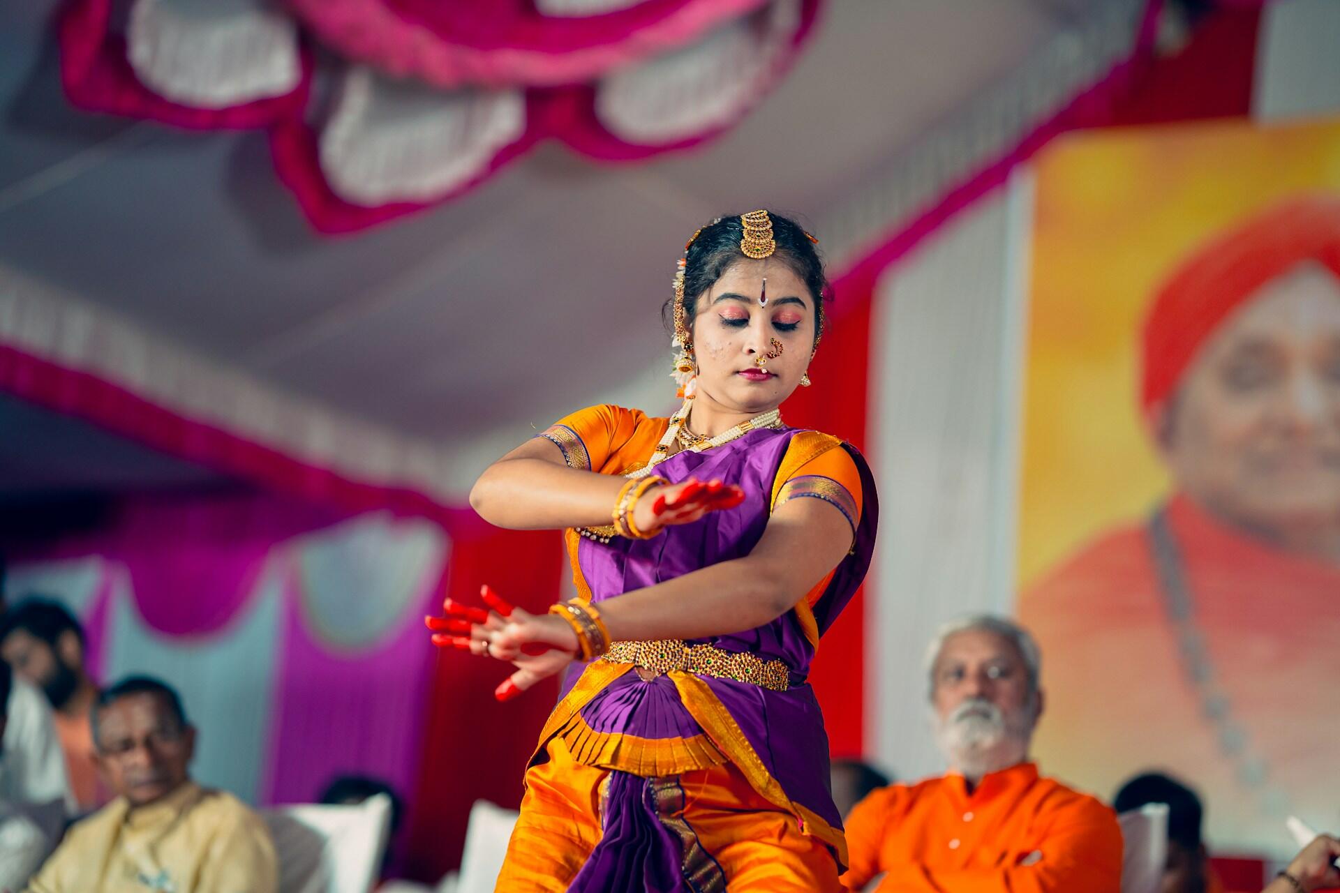 femme indienne dansant