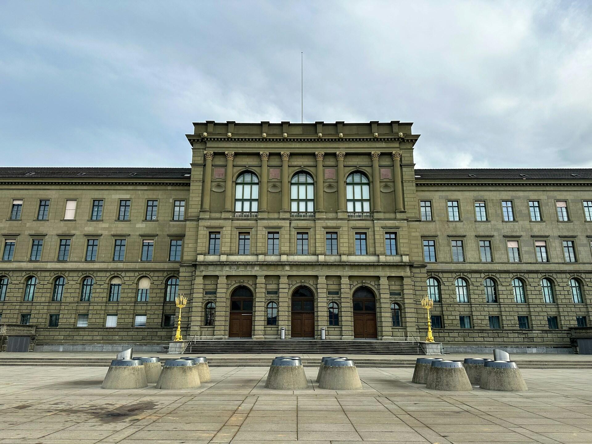 ETH université à Zurich.