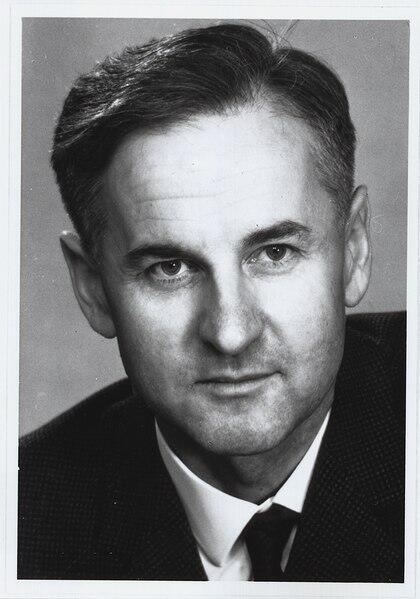 Portrait de Heinz Rutishauser en noir et blanc.